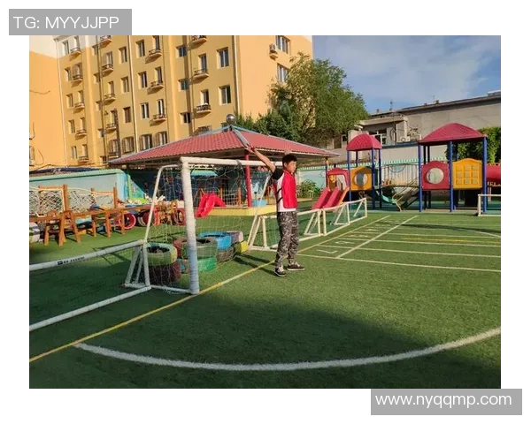 爸爸足球房里的快乐时光与亲子互动的温馨瞬间