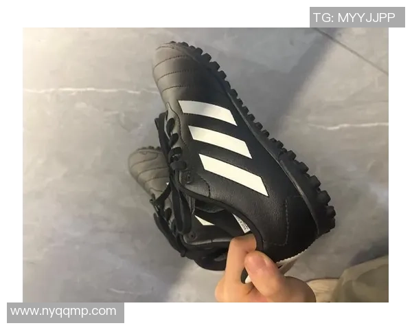 阿迪蓝色妖姬足球鞋的魅力与性能完美结合,助你在球场上尽显风采 阿迪蓝色妖姬足球鞋的魅力与性能完美结合,助你在球场上尽显风采